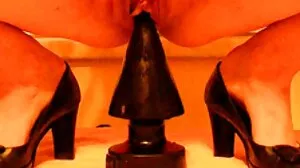 Ado espiègle mange une grosse porno femme battue charge de sperme