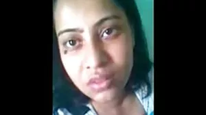 Teen Ladyboy porno sa belle mere Nook se branle et se fait enculer à cru
