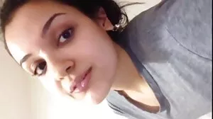Maman et sa fille porno entre pere et fille adolescente sexy partagent la grosse bite de son petit ami