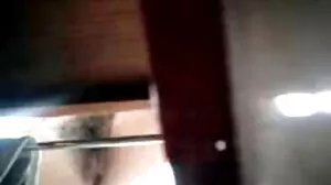 Un porno mom lesbien ouvrier de jardin frappe une milf aux seins énormes sous la douche