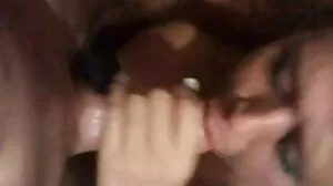 Demi-soeurs brunes mignonnes et petites essayant porno petit fille le sexe lesbien