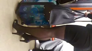 Juelz Ventura et Bella Bellz aiment sucer la bite noire de video lesbienne porn Lexington