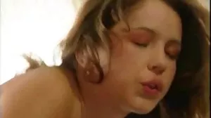 Rainia Belle, une adolescente rousse aux gros seins, pestait dans la femme cougar xxx voiture