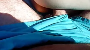 Doigts adolescents éjaculent dans porno avec une fille vierge sa chatte
