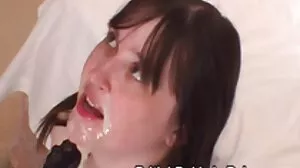 Brunette creampied dans xxx homme et animal sa belle chatte