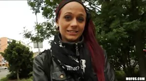 Dakota Skye baisée porno femme avec en levrette en POV