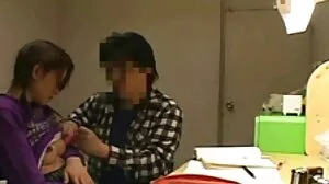 Deux filles européennes porno les filles serrées Anetta Keys et Emily Rise softcore lesbiennes en plein air