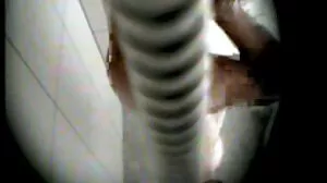 Un jeune couple femme grande taille porno de 18 ans profite du premier sexe analhole