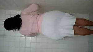 Beauté roumaine bronzée baise sa chatte fille masturbation porno devant sa webcam