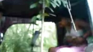 Jeune pute thaïlandaise est prête pour sa dose porno africaine belle quotidienne de sperme