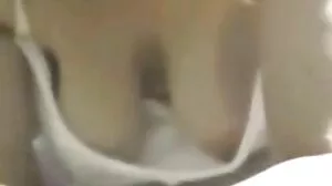 Britney Amber, amatrice anale aux gros deux fille porno seins, ordonne à un mec de la baiser fort