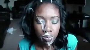 Uma Jolie, une ado femme et cheval porno maigre, séduit un mec plus âgé et se fait remplir