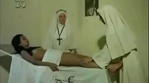 jeune contorsionniste porno avec sa mere jouant avec un gode et obtenant des orgasmes