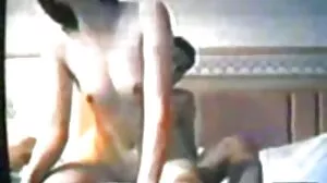 Sucer et porno femme coincée lécher des grosses bites en été