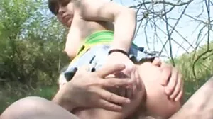 Teen amateur tirant minuscule jouant avec une bite porn video lesbienne