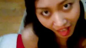 Busty Hotties Bubble Butt rebondissant lors d'un porno femme pleure plan à trois
