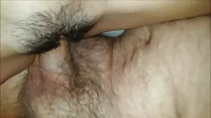 La porno de femmes de 50 ans brune aux gros seins Valentina Ricci suce la grosse bite de Jordi et se fait baiser