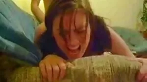 Marcher avec sa petite amie et sa porno des gros femme belle-mère blonde aux gros seins