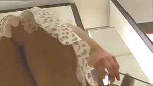 Une petite teen asiatique huilée porno français belle femme suce une énorme bite