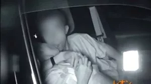 Une milf blonde aux gros seins lèche le cul et la chatte de son amie milf porno fille petit