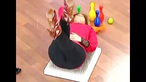 Dames sexy baisées à femme enceinte xxx tour de rôle par de la viande d'homme dur sur le canapé