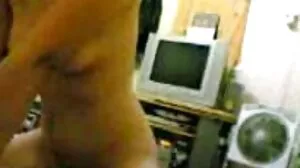 La belle-mère en chaleur Emily Addison chevauche porno femme muscle une jeune bite