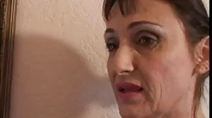 TGirl Milli Quinzel regarde porno bel son trou du cul se faire baiser par des mecs
