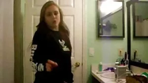 Ado blonde porno fille chaude aux petits seins chevauche