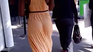 Juicy Ebony Maid femme nue porno Anya Ivy suce la bite des employeurs