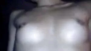 Un mec chanceux se fait porno femme nain branler par deux MILF chaudes