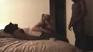Jeune mec cogne porno grosse black une milf blonde en lingerie
